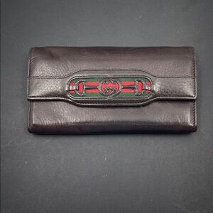 2.8.26 Vintage Gucci Black Soft Leather Wallet with Horse-bit Accents
